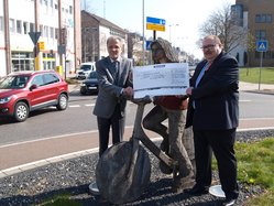 Spendenübergabe für die Kunstmeile