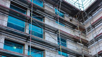 Anblick der eingerüsteteten Gesamtschule Euskirchen.