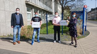 v.l.n.r. Winfried Rick, Sebastian Nußbaum, Bürgermeister Sacha Reichelt, Elodie Muenchhalfen