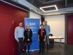 v.l.n.r.  Swen Weißer und Inge Garbes vom Zentralen Informationsbüro Pflege des Kreises Euskirchen und Marie-Theres Kastenholz und Hans-Werner Pütz von der Seniorenvertretung  SIE 