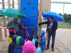 neues Spielgerät Spielplatz Dr.-Doetsch-Straße