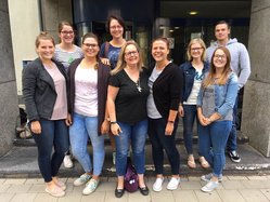 : v.l.n.r.  Nadja Schaeben, Daniela Pohl, Laura Gielata, Saskia Franz, Regina Königsfeld, Kinga Pintea-Fazakas, Kathrin Nerbas, Tamara Babucke und Antonio Dragicevic