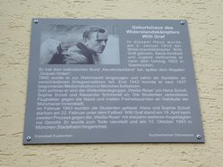 Gedenktafel am Geburtshaus von Willi Graf