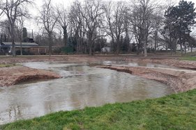 Teil des neuen Flussbettes der Erft im Erftpark Euskirchen; Quelle: Erftverband