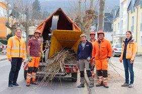 Die Helfer aus Euskirchen mit den Verantwortlichen aus Bad Neuenahr-Ahrweiler.