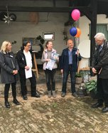 Übergabe der Denkmalplakette in der Kirchheimer Straße 100