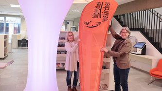Das Team der Bibliothek steckt mitten in den Vorbereitungen für die Eröffnung.