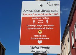 Schilder in der Fußgängerzone