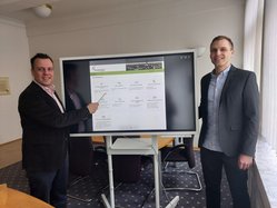 Sacha Reichelt und Bastian Eich bei der Präsentation des Online-Serviceportals 