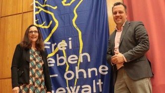 Gleichstellungsbeauftragte Barbara Brieden mit Bürgermeister Sacha Reichelt