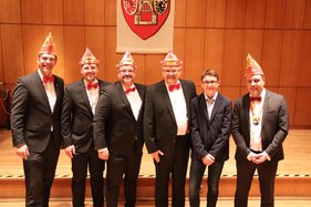 Die Tollitäten der Stadt Euskirchen mit dem Bürgermeister im Ratssaal.